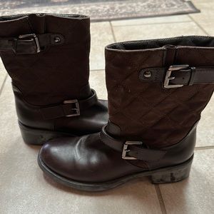 Quilted Auquatilia boots size 6.
